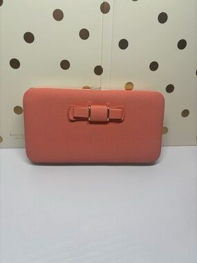 NWOT Hardcase Coral Bow Wristlet Clutch